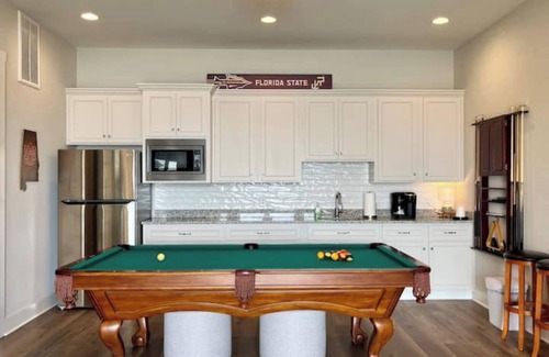 Dadeville House | Luxury Lake Martin Lakehouse. Stunning views. Dock. Kayaks. Pool Table. Firepit.