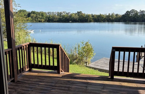 Hampton House | Luxury Lakefront 3-bedroom 3.5-bath Townhome with WiFi in Hampton