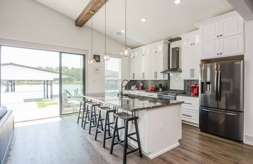 Willis House | Luxury Lakefront Home with Boat dock and Kayaks
