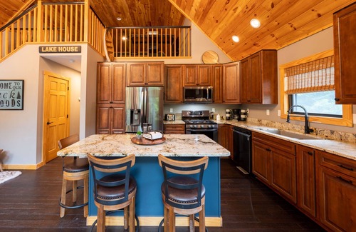 Treasure Lake Ski Chalet | Luxury Lakefront Oasis