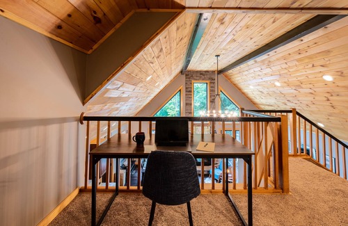 Treasure Lake Ski Chalet | Luxury Lakefront Oasis