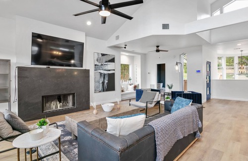 Lakeway House | Luxury Lakehouse w/ Game Room & Hot Tub Jacuzzi