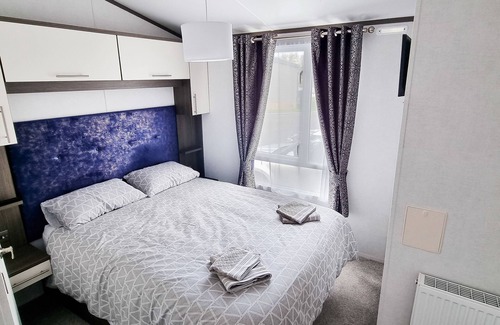 Swinton Cabin | Luxury Lakeside Lodge - Fishing Lake - Pet Friendly - 5 Miles From Flamingo Land