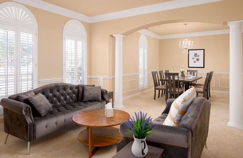 Falcon Point House | Luxury Leisure Spacious/Pool/Golf Course/Central