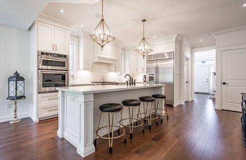 Caledonia House | Luxury Living in custom built home 12 minutes from Hamilton Airport