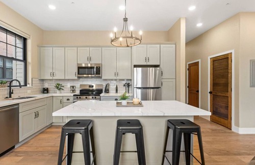 Midtown Apartment | Luxury Living Modern Midtown Ensuite Baths & Patio