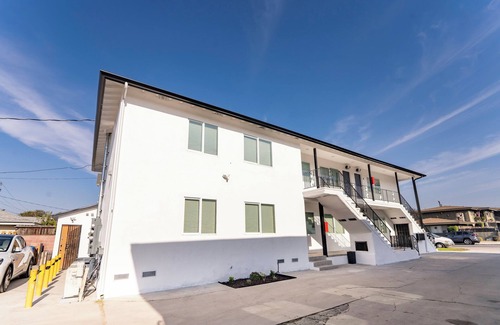 Downey Apartment | Luxury Living Redefined with a Charming 2-bedroom apartment in Downey