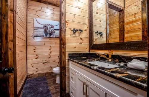 Broken Bow Cabin | Luxury Lodge for 40 Guests Covered Event Patio Lakeside Escape on 70 Acres