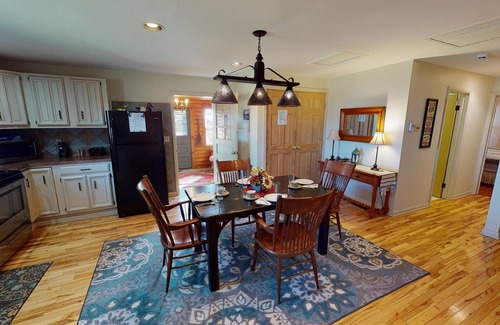 Nelsonville Cabin | Luxury Lodge Hocking Hills with Hot Tub overlooking pond and breath taking views