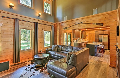 Cle Elum House | Luxury Lodge: Hot Tub, Snowmobiling & ATV Access!