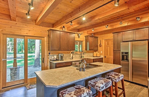 Cle Elum House | Luxury Lodge: Hot Tub, Snowmobiling & ATV Access!