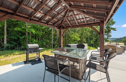 Silver Point House | Luxury Lodge on Mtn top with Lake Views & Heated Pool - Read Full Description