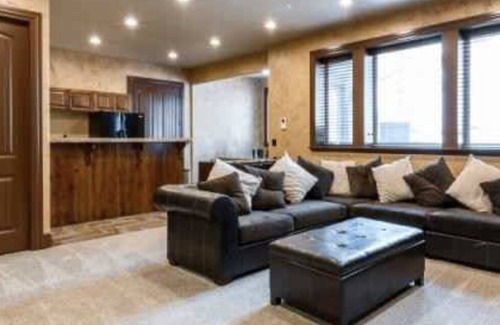 South Ogden Ski Chalet | Luxury Lodge-Style Home near Mountain Resorts