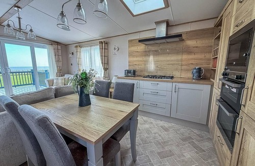 Hopton Cabin | Luxury lodge with stunning full sea views in Suffolk ref 20234BS