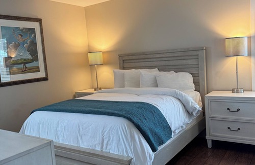 Elizabethtown Resort | Luxury Lodging, Lakefront View, Queen Bed w/Private Bath, Private Patio.