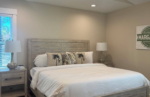 Elizabethtown Resort | Luxury Lodging, Lakefront View, King Bed w/Private Bath, Patio