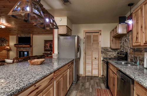 Holly Lake Ranch Cabin | Luxury Log Cabin in the Premier Resort-Holly Lake Ranch