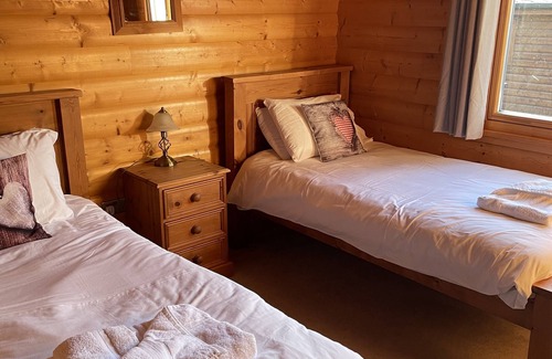 Kenwick Cabin | Luxury log Cabin With hot tub Overlooking the Kenwick Park Golf Course