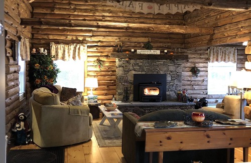 Ashfield House | Luxury log cabin with views to Mt. Monadnock