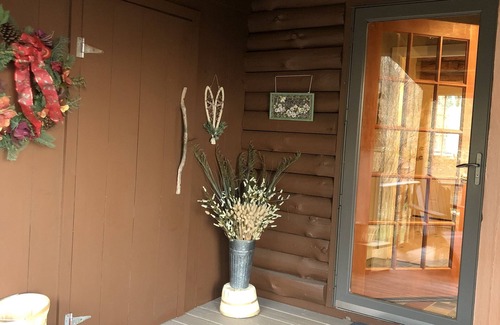 Ashfield House | Luxury log cabin with views to Mt. Monadnock