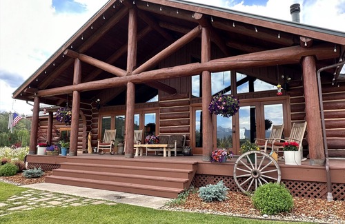 Pagosa Springs House | Luxury log home secluded on 20-acres yet only 4 miles from downtown