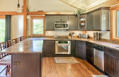 Lincoln House | Luxury Loon Mtn Home Sleeps 16 with pool/gym access