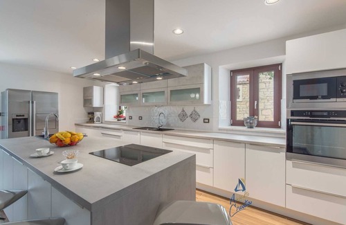 Fiorini Villa | Luxury Mediterranean 4-BR Villa for 8 with Sauna and Heated Pool