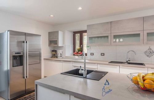 Fiorini Villa | Luxury Mediterranean 4-BR Villa for 8 with Sauna and Heated Pool