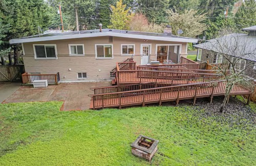 Mercer Island House | Luxury Mercer Island Home - Stunning Layout, Spacious Bedrooms & Private Deck - Prime Location