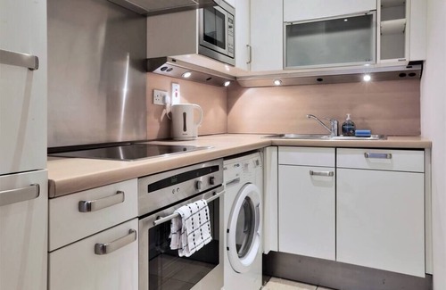 Grand Canal Dock House | Luxury Mews in the Heart of City Centre!