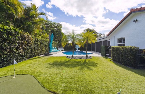 Palm Beach Gardens House | Luxury Modern Palm Beach Gardens Home with Heated Pool-Near Beach & Restaurants