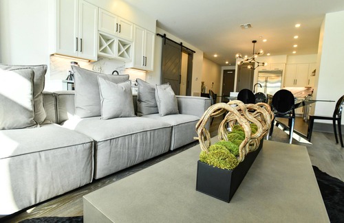 Central Business District Hotel | Luxury Modern Condo: Steps from French Quarter, Superdome, and CBD Nightlife