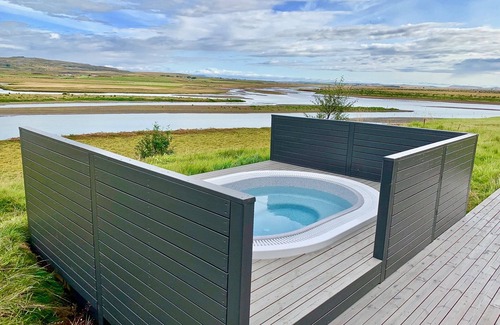 Laugaras Cottage | Luxury, Modern, HotTub with Fantastic River/Mountain View on the Golden Circle
