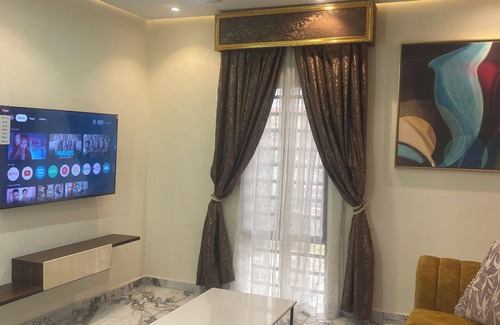 Mushin Apartment | Luxury & Modern Self Check-In Apts near Airport M01b
