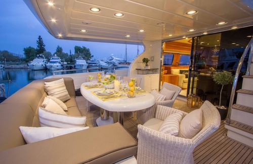 Alimos Boat Rental | Luxury Moments & Services sleeping on board in Yacht Amoraki