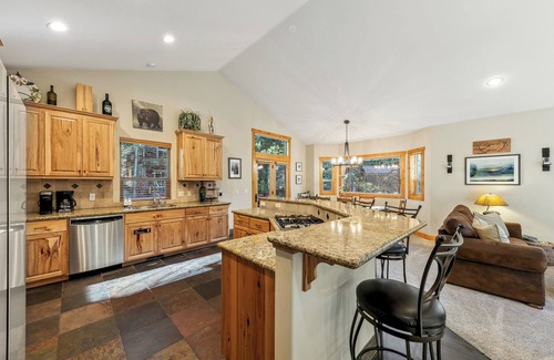 Tahoe Paradise House | Luxury Mountain Escape: BBQ, Forested, Balcony