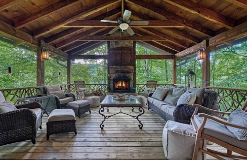Highlands Cabin | Luxury Mountain Cabin in Quiet Neighborhood, Minutes to Main Street, Highlands
