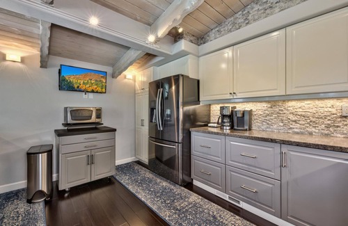 Zephyr Cove House | Luxury Mountain retreat with Hot tub