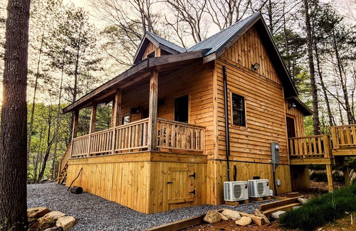 Marshall House | Luxury Mountain View Cabin Near Asheville, NC