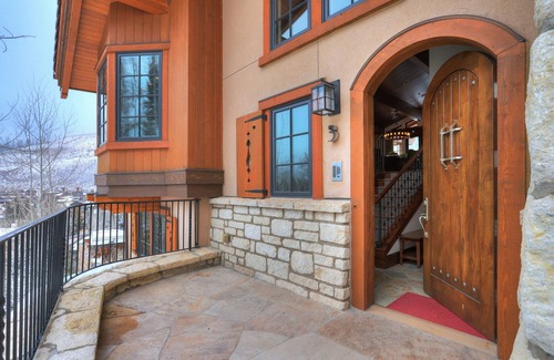 Vail Condo | Luxury Mountainside 5BR halet in Vail Village by RedAwning - Save 20% on 7+ Nights!