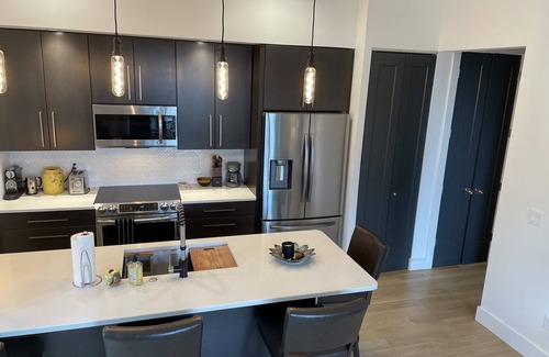 Asheville House | Luxury Mountaintop 5 min. to Downtown New Large Modern Mountain design w VIEWS