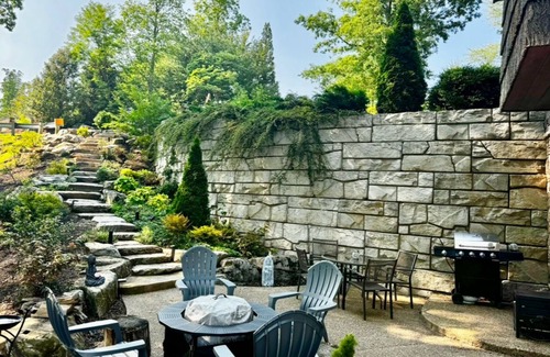 Asheville House | Luxury Mountaintop 5 min. to Downtown New Large Modern Mountain design w VIEWS