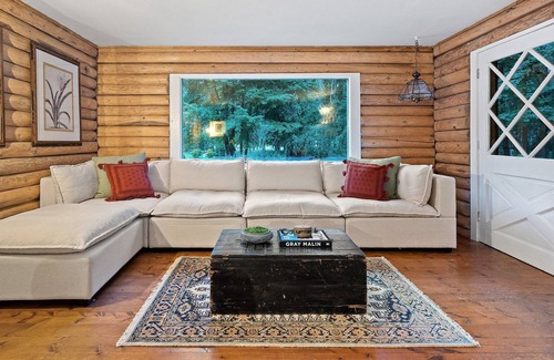Bellingham House | Luxury & Nature's Haven: Architectural Symphony Amidst Serene Bellingham Vistas