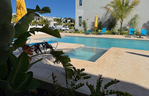 Westwind Condo | Luxury new build - 2bd+den - Gated - Pool, Gym and Beach access - Up to 6 people