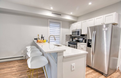 Kingsbridge Apartment | Luxury New-Build 2BR w King Bed, Designer Finishes + Ultra-Fast WiFi & AC