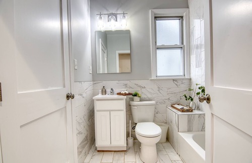 Kingsbridge Apartment | Luxury New-Build 2BR w King Bed, Designer Finishes + Ultra-Fast WiFi & AC