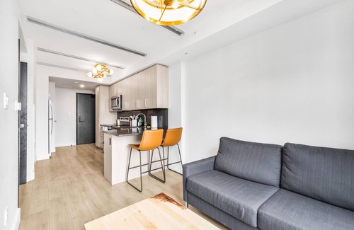 Waterloo Condo | Luxury New Condo+HighRise Building+2BD+2TV+Ensuite Laundry