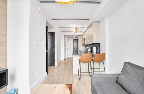 Waterloo Condo | Luxury New Condo+HighRise Building+2BD+2TV+Ensuite Laundry
