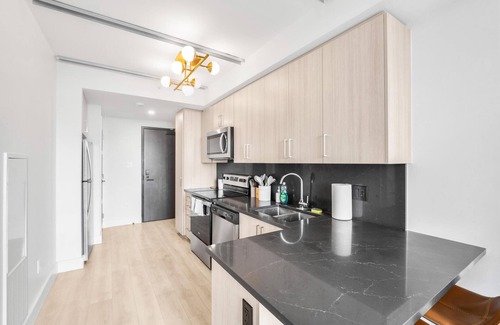 Waterloo Condo | Luxury New Condo+HighRise Building+2BD+2TV+Ensuite Laundry