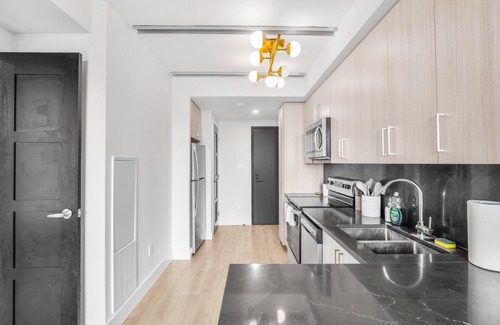 Waterloo Condo | Luxury New Condo+HighRise Building+2BD+2TV+Ensuite Laundry